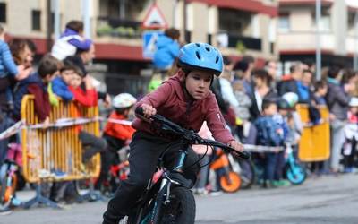 Lokatzak antolatutako bizikleta festa argazkitan