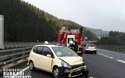 Auto bat errepidetik atera da AP-1 autobidean, Bergaran