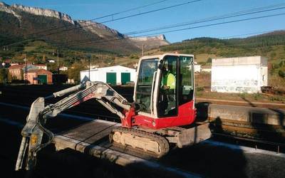 Tren geltokiko obrak hasi ditu Renfek