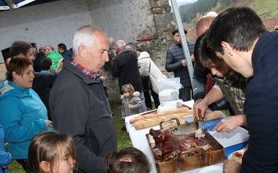 San Martin jaietako txerria dastatu dute Azkunetan