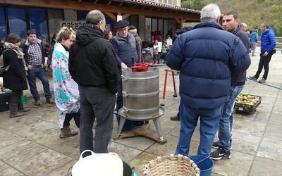 Sagarraren muztioa, talogileak, artisauak, txistulariak... izan dira San Milixan jaietan