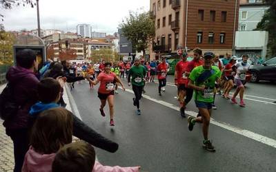 Sei aniztarrek parte hartu dute Behobia Donostia lasterketan