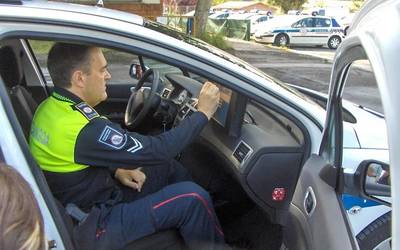 Emakumezko bat atxilotu dute Getxon edari alkoholikoen eraginpean eta gidabaimenik gabe gidatzea egotzita