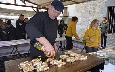 Josu Mugerzak prestatutako pintxo dastaketa egingo dute Merkatu Plazan