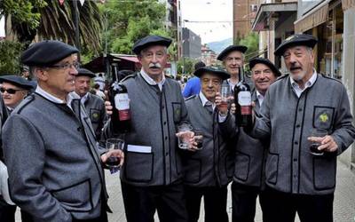 Azkoitiko Iraurgi, Astigarrako Aiztondo eta Begoñako Garaizarko Matsorriak abesbatzen emanaldia