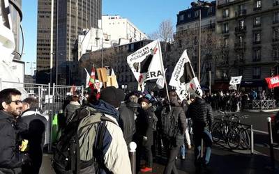 Debagoiendar ugari Parisko manifestazioan