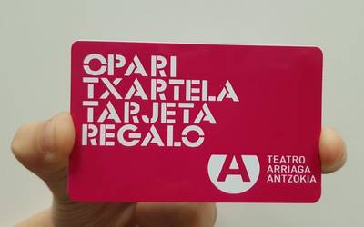 Arriaga Antzokiko Opari Txartela salgai jarri dute