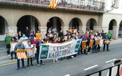 Estelada kendu dute Legution, Espainiako ordezkaritzaordearen aginduz