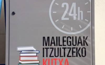 Kultur etxe kanpoko kutxa maileguak itzultzeko bakarrik dela gogorarazi dute liburutegitik