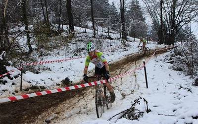 Uxue Albizua eta Mikel Beraza irabazle Ormaiztegiko zirkuitu elurtuan