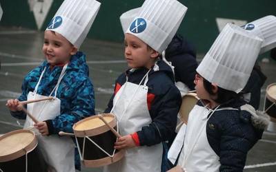 Kurtzebarri eskolakoek danborrak astindu dituzte