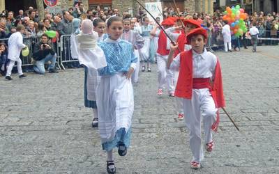 Mozorro, musika eta dantza, festa hemen da eta!