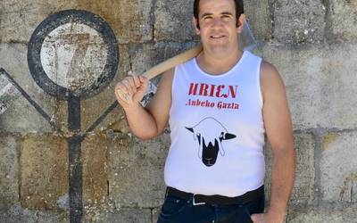 Alex Azkargortari aizkora erronka bota dio Luis Polancok