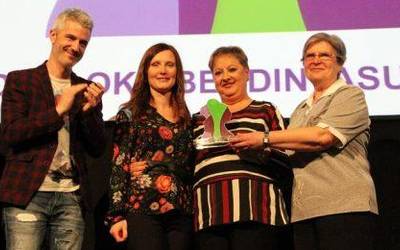 Berdintasun  Sariaren  bigarren  ediziorako  hautagaiak  proposatzeko  epea  zabaldu  dute  Galdakaon