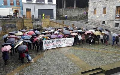 Donostiako manifestaziorako autobusa, ia beteta