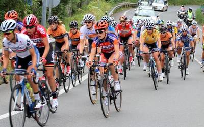 Agustin Ruiz: "Bizkaia-Durangoko eta Sopelako neskek ez dute mailarik Women World Tour mailako itzuli batean aritzeko"
