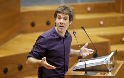 Eduardo Santos: "Ez da barne gatazka bat: Podemosen eta lau parlamentarien arteko eztabaida da"
