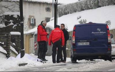 Gizon  bat  hil  da  gaur  Galdakaon  elurrarekin  irristatuta