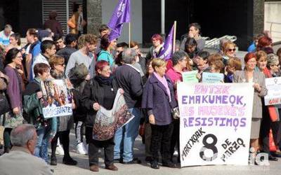 Emakumearen  Nazioarteko  Egunak  Hego  Uribeko  kaleak  morez  jantziko  ditu