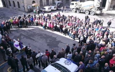 Pentsioen "igoera lotsagarria" salatzeko agerraldi jendetsua Bergaran