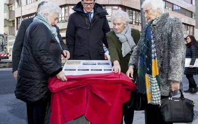 Hirugarren Memoriagunea inauguratu dute Bake kalean