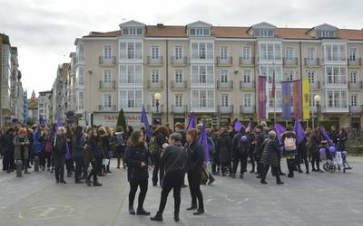 Milaka emakumek egin dute bat borroka feministarekin