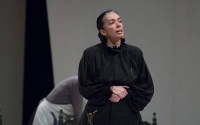 'La Casa de Bernarda Alba' eskaini zuten atzo Arrasaten eta gaur Oñatin Santa Ana aretoan egongo dira