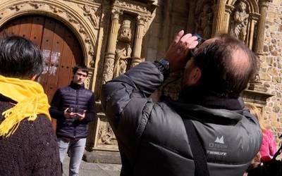 Turista ugari dabil egunotan ibarrean