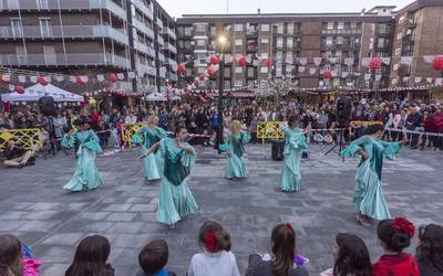 Apirileko feria, Sevillatik Sasoetara