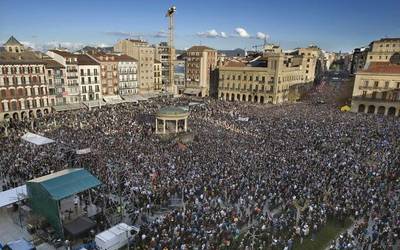 Gurasoendako “gero eta gehiago dira” manifestazioaren leloarekin bat egiten dutenak