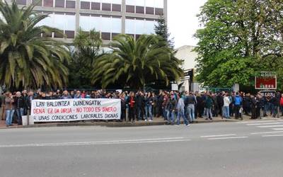 Tubacexeko zuzendaritzak apirilaren 13ko greba gutxietsi eta hitzarmena onartzeko eskatu du