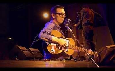 Micah P. Hinsonen ahotsak hartu zuen zapatuan Sanagustin