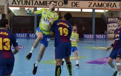 Sanloko jokalari izandako Ander Iriartek sartu du Asobal Ligako jardunaldiko gol onena