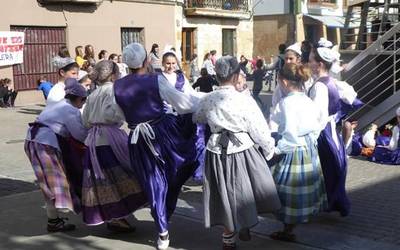 Igandean bizi dantza, dantzari txiki egunean