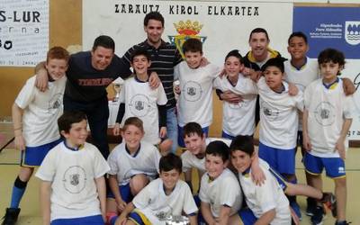 Eskola kiroleko saskibaloiko txapelketa irabazi du Zaraguetako eta Lardizabalgo ikasleez osatutako taldeak