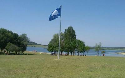 Garaioko eta Landako hondartzek bandera urdina lortu dute aurten ere