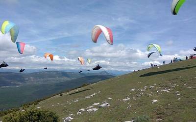 Nafarroako Parapente Txapelketako 4. jardunaldia bi tokitan egin behar izan zen, haizeak aginduta