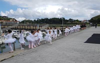 Dantza klasiko ikastaroa egingo da larunbatean Torreberrin