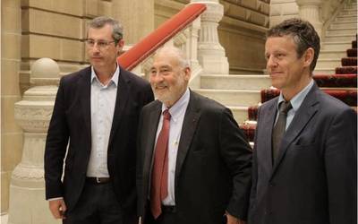 Joseph Stiglitz nobel saridunak Etorkizuna Eraikiz egitasmoa ezagutu du