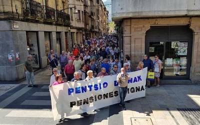 Zapatuan Bilboko manifestaziora joateko deia egin dute pentsiodunek