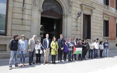 Palestina Israelek okupatutako lurretara bueltatzea defendatu du Nafarroako Parlamentuak