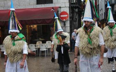 Azpeitia eta Hazparneren senidetze jaia ari dira ospatzen herrian