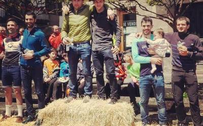 128 kirolarik eguraldi kaxkarrari aurre egin eta akitu dute Iruritako I. Mendi Duatloia