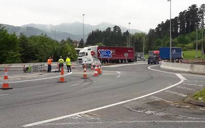 Zabaldu dute Arroako AP-8 autobideko lotunea