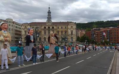 Gure Esku Dagoren giza kateak Bilboko kaleak bete ditu