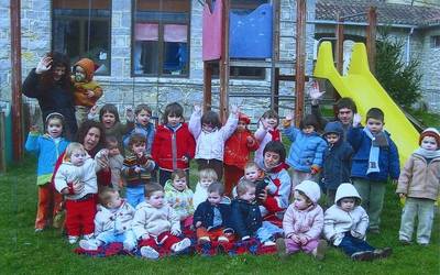 Hamaika familia izatetik, 60 ume izatera pasa den ikastola txikia