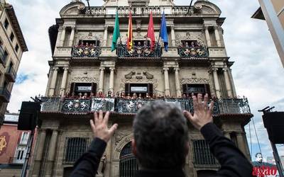 Larunbat eguerdian opera eta zarzuela emanaldia Udaletxeko balkoietatik