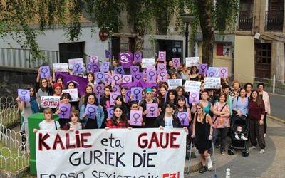 Egunak eta gauak emakumeenak direla aldarrikatu dute eskualdeko eragile feministek