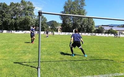 Futbol teknifikazio campusa egiten dabiltza Bergaran, Ander Caparen babesean