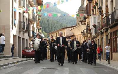 Txupinazoa eta pregoia, musika bandaren esku